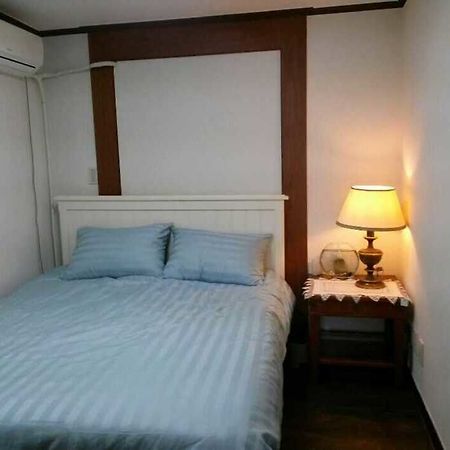 K Star Road Guesthouse - Hostel Сеул Екстер'єр фото