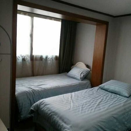 K Star Road Guesthouse - Hostel Сеул Екстер'єр фото