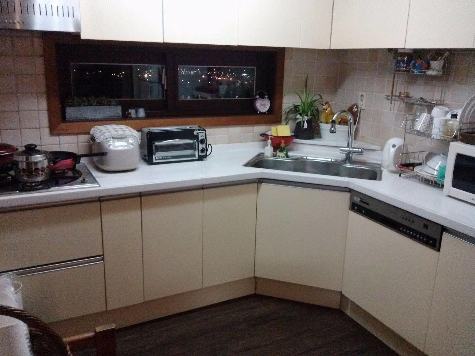K Star Road Guesthouse - Hostel Сеул Екстер'єр фото