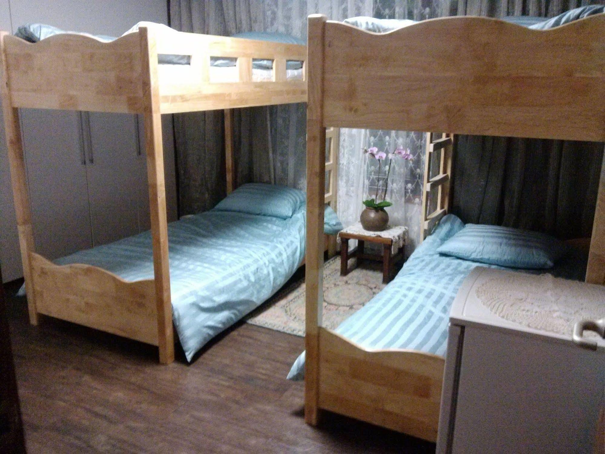 K Star Road Guesthouse - Hostel Сеул Екстер'єр фото